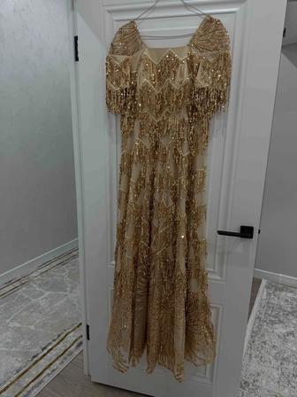 Вечернее платье с пайетками