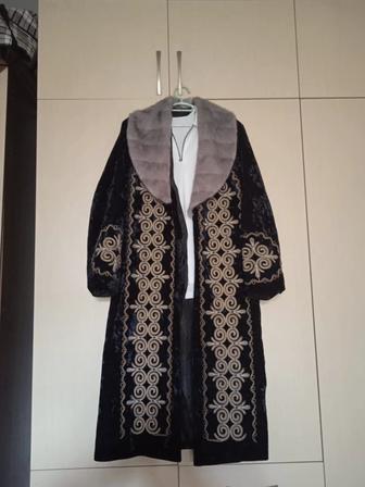 Казахский национальный Чапан