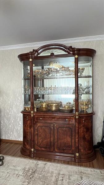 Продам шкаф витрину