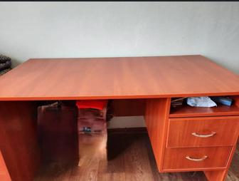 Продам стол офисный