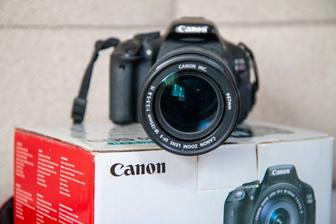 Canon EOS 600D с объективом 18-135mm.