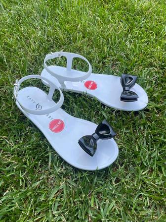 Женские сандали