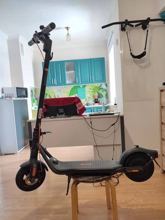 Продам Электросамокат Ninebot F2 Pro черный