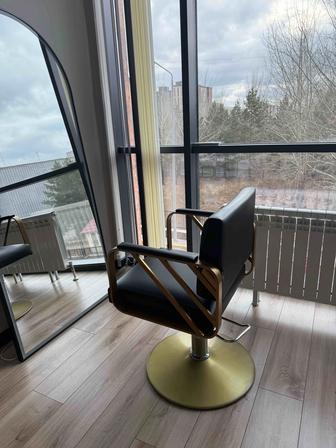 Парикмахерское кресло