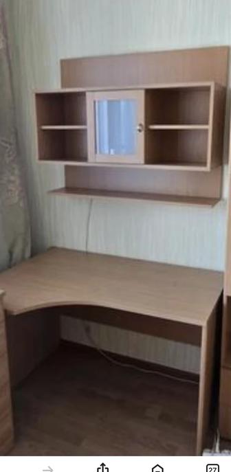 Продам письменный стол с полками