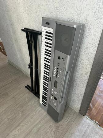 Продаю синтезатор Yamaha
