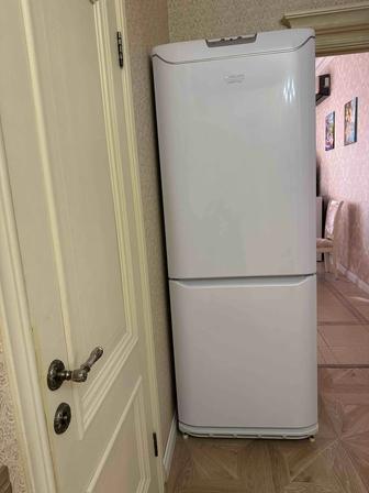 Продаю холодильник HOT POINT ARISTON