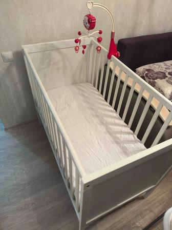 Детская кроватка и матрас