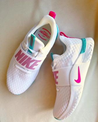 Кроссовки Nike новые