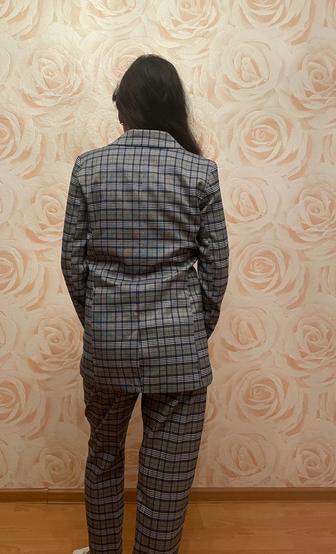 Продам женский костюм новый