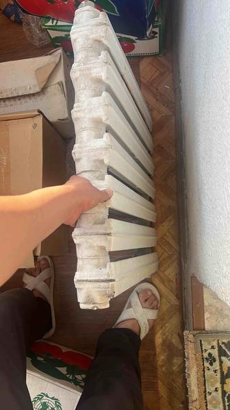 Продам чугунный радиатор