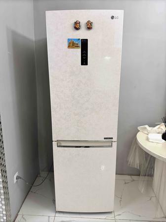 Продам холодильник LG