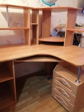 Компьютерный стол