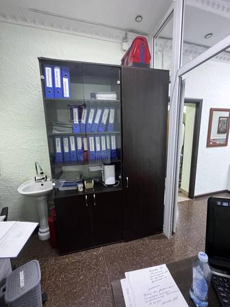 Шкаф наполовину книжный на половину для одежды