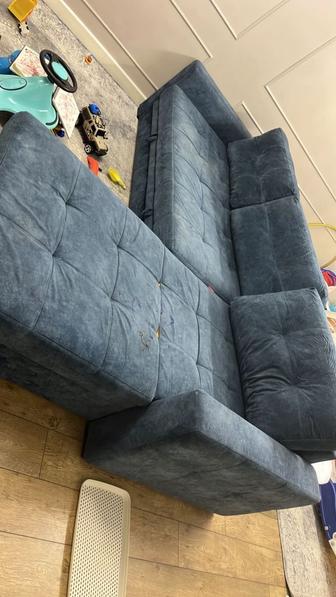 Отдам даром диван в удовлетворительном состоянии