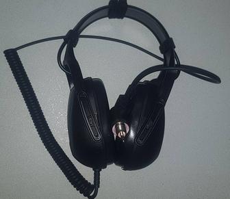 Наушники на EQULNOX