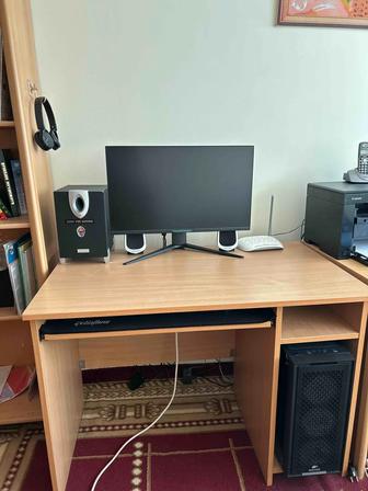 Продам компьютерный стол в хорошем состоянии