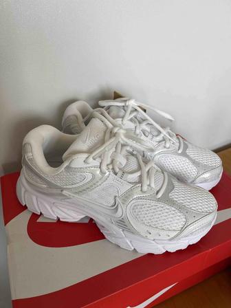 Кроссовки Nike новые