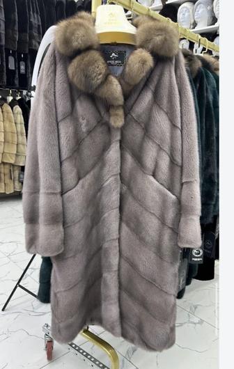 Продам норковую шубу с Соболевым воротником