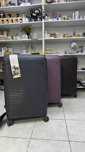 Продам новые чемоданы