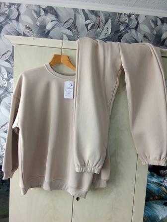 Стильный спортивный костюм новый с этикеткой