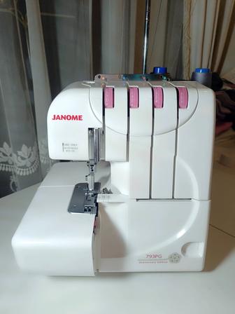 Продам оверлок Janome