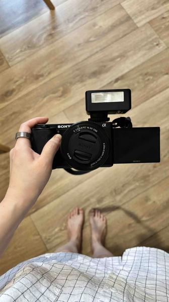 Продам фотоаппарат Sony ZV-E10