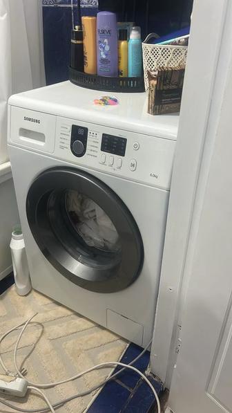 Продам на ремонт стиральную машинку