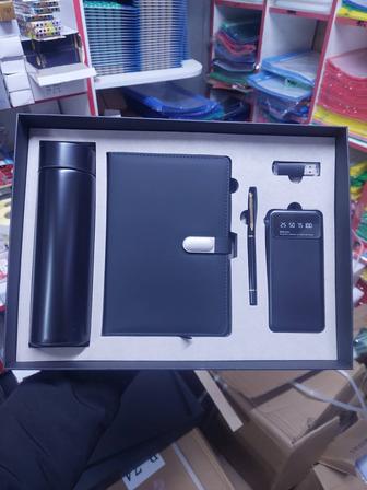 Подарочный НАБОР 5 предметов - Ежедневник - Термос - Флешка - Пауэр банк -