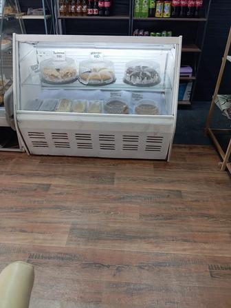 Продаю холодильную витрину