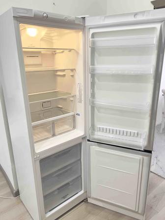 Продам Холодильник indesit