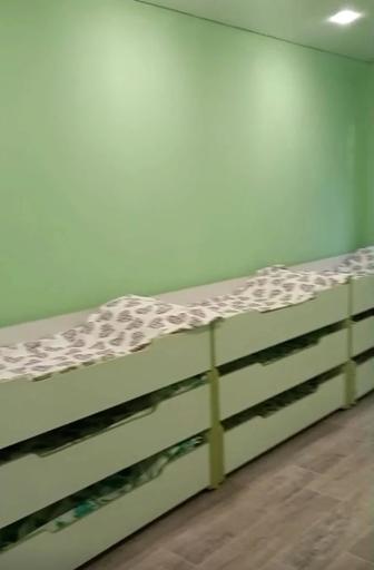 Мебель детская,кровати,столы,стулья,школьная доска