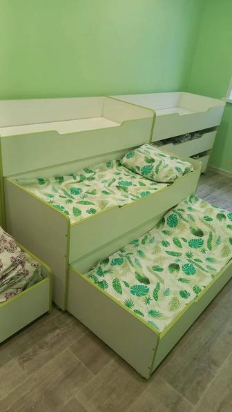 Мебель детская,кровати,столы,стулья,школьная доска