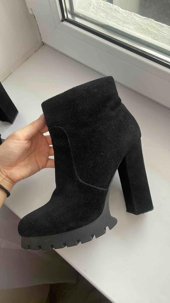 Продам ботильоны замша 38р