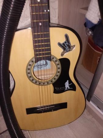 Продам гитару шестиструнный