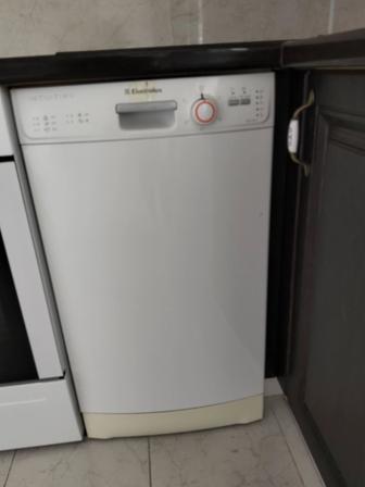 Посудомоечная машина Electrolux.