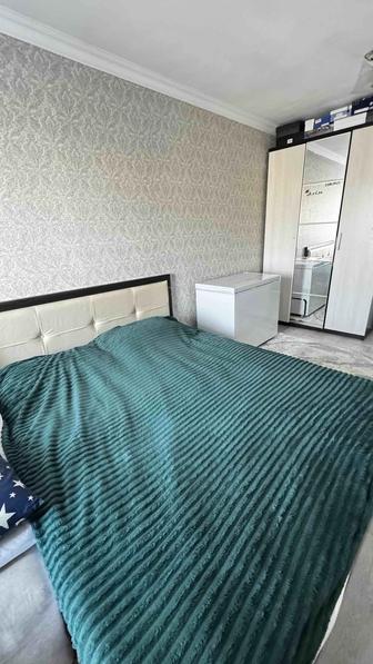 Спальный гарнитур и шкафы для одежды круглый стол