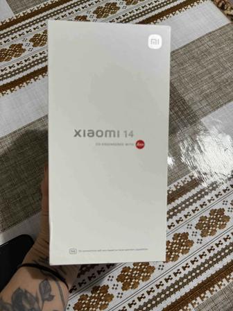 Смартфон Xiaomi 14