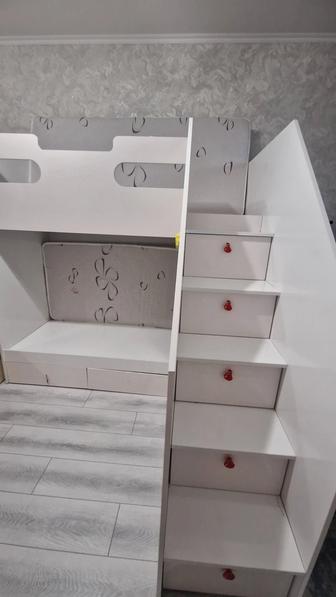 Двухъярусную кровать