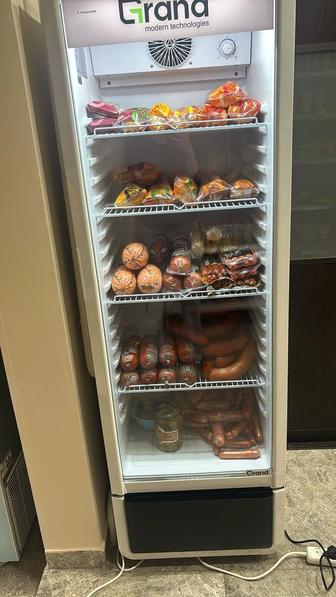 Продам холодильник витринный пользовалась пару месяцев