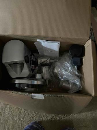 Продам электрическую мясорубку