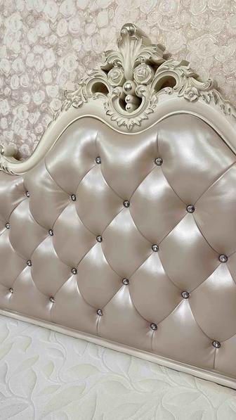 Продам Спальный гарнитур кровать с матрасом 2 тумбы (классика, премиум)