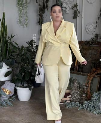 Голубой костюм