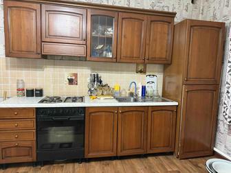 Продам кухонный гарнитур, очень качественный, посудомоечная машина, плита,