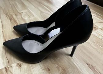 Продаю туфли на каблуке в отличном состоянии