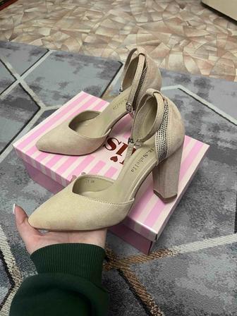 Продам женские туфли