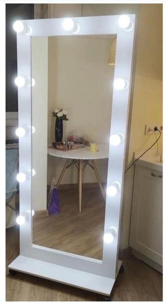 Продам напольное зеркало с подсветкой