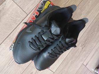 Продам кроссовки- кожа ,фирма Nike