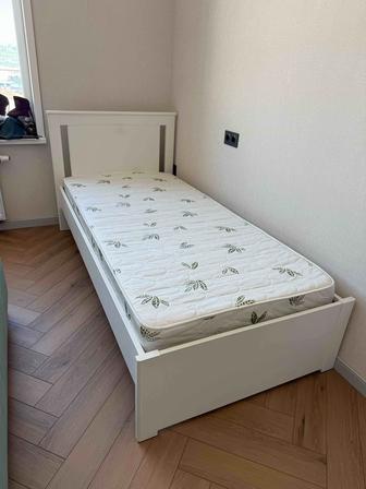 Кровать IKEA 90 / 200