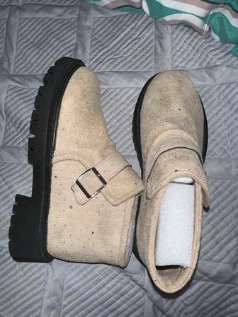 Женские ботинки